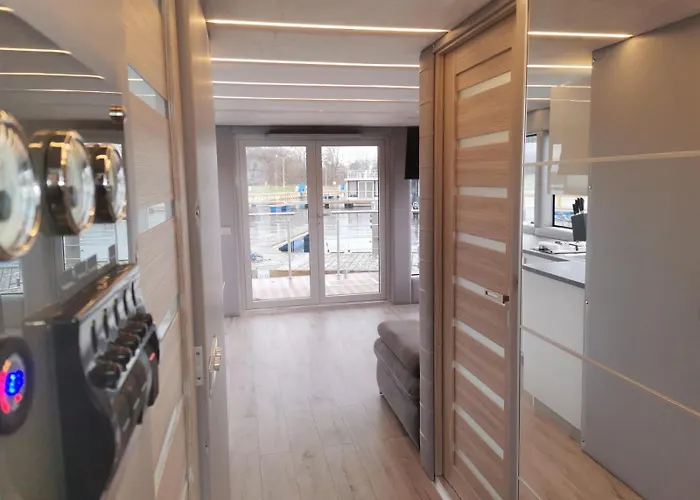Sunrise Houseboat