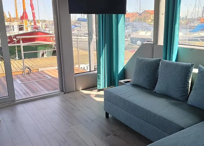 Sunrise Houseboat
