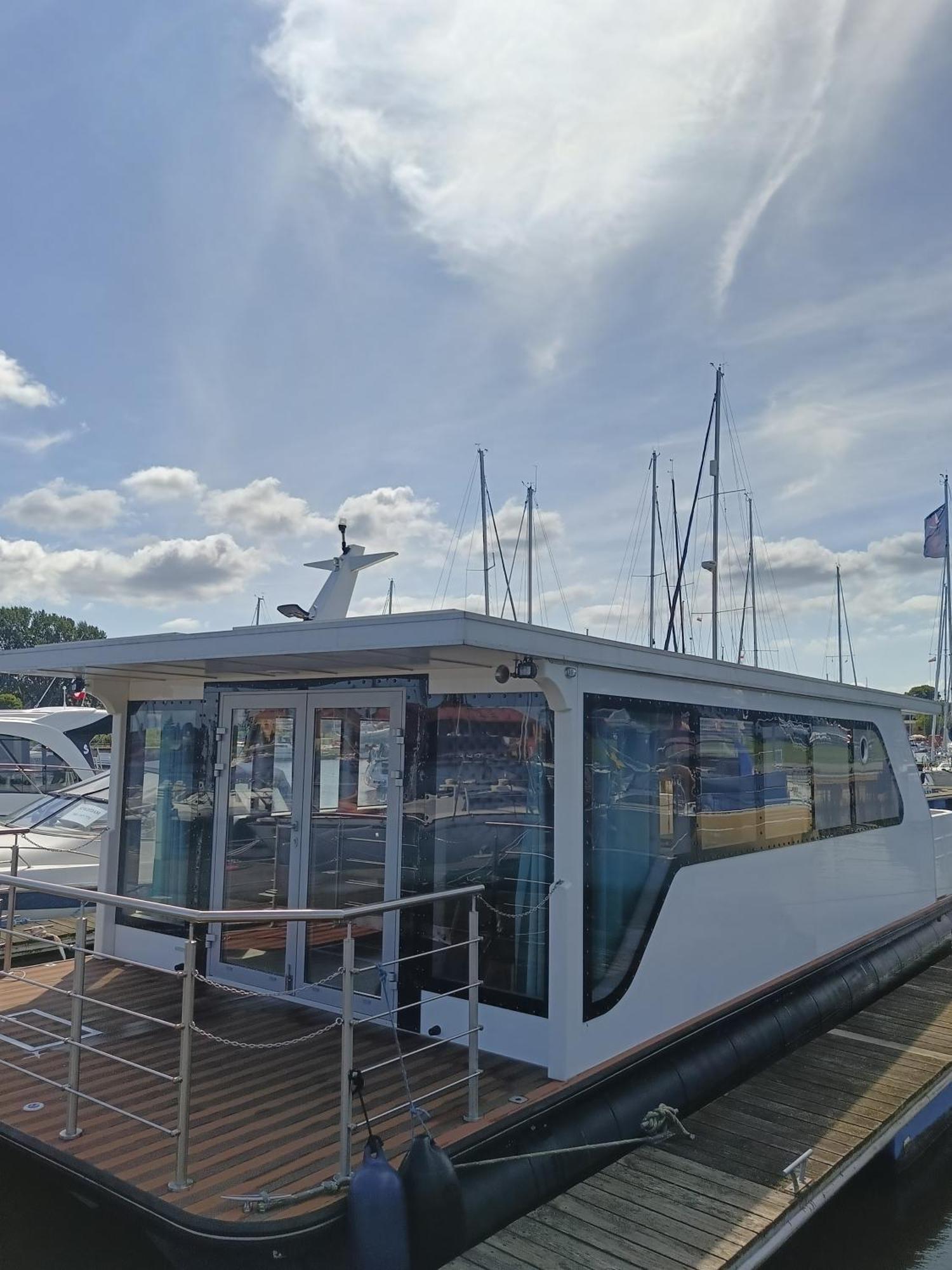 Sunrise Houseboat Apartment Swinoujscie