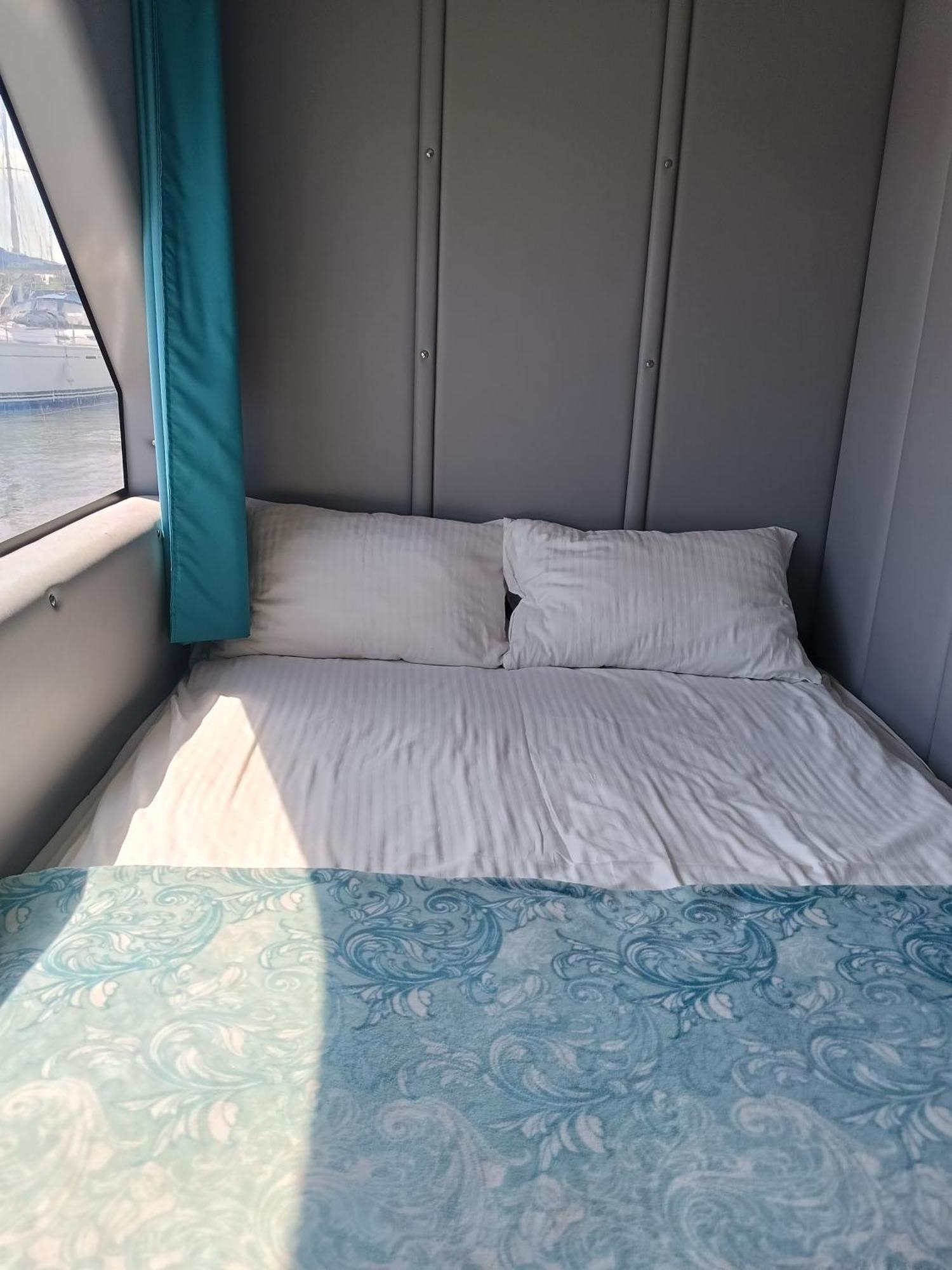 Apartment Sunrise Houseboat