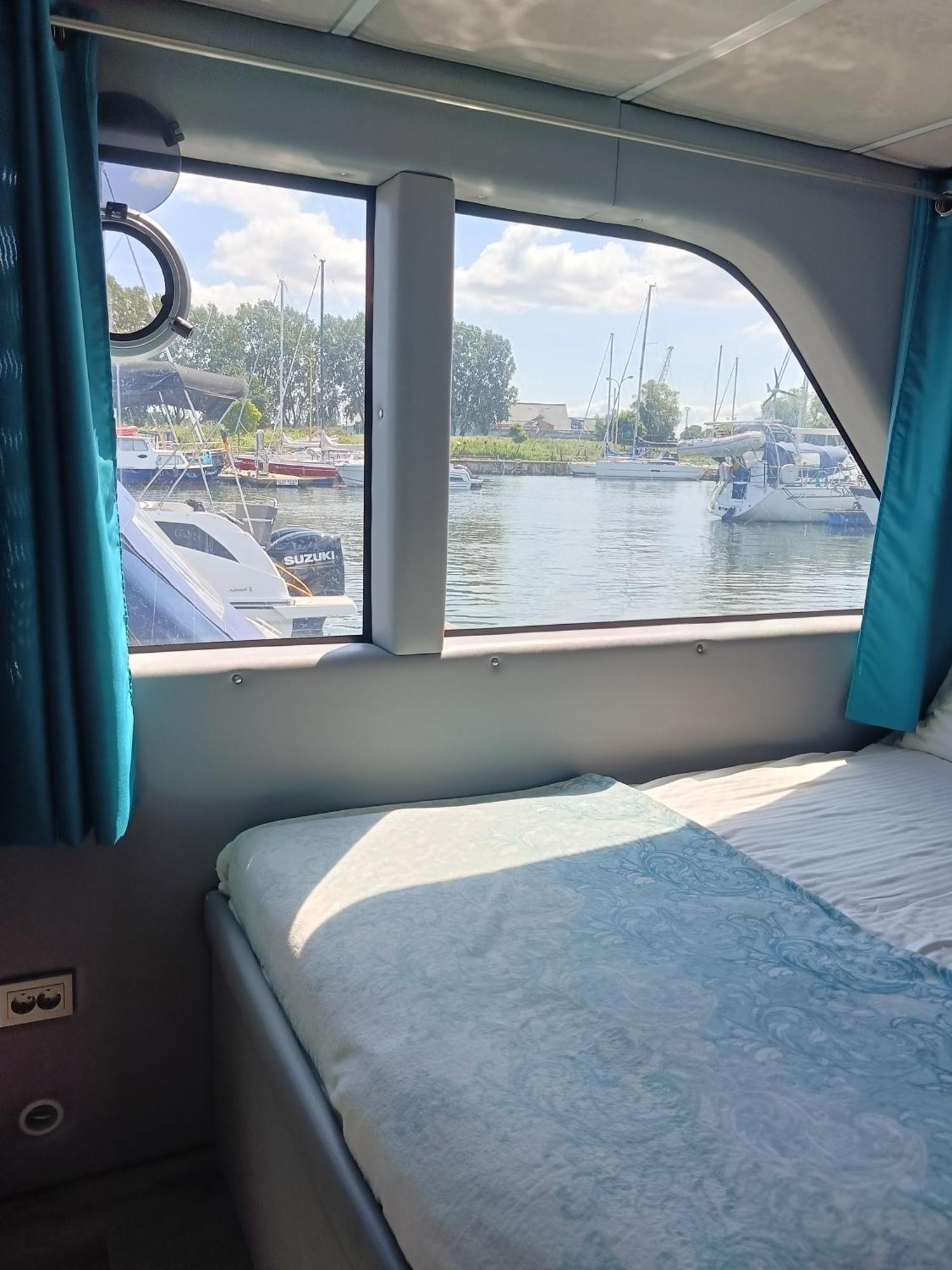 Apartment Sunrise Houseboat *
